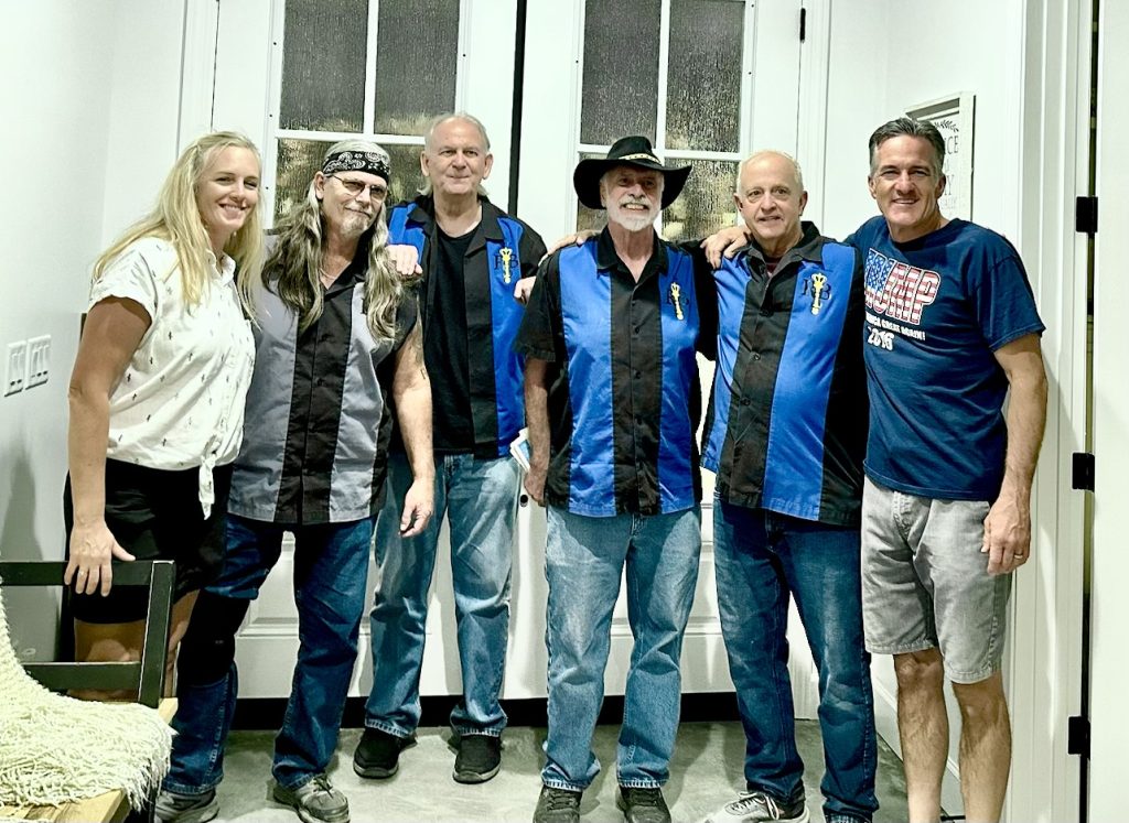The Right Scepter Band posing for a group photo with Philip and Michelle Johnson during a gathering in New River, Arizona.